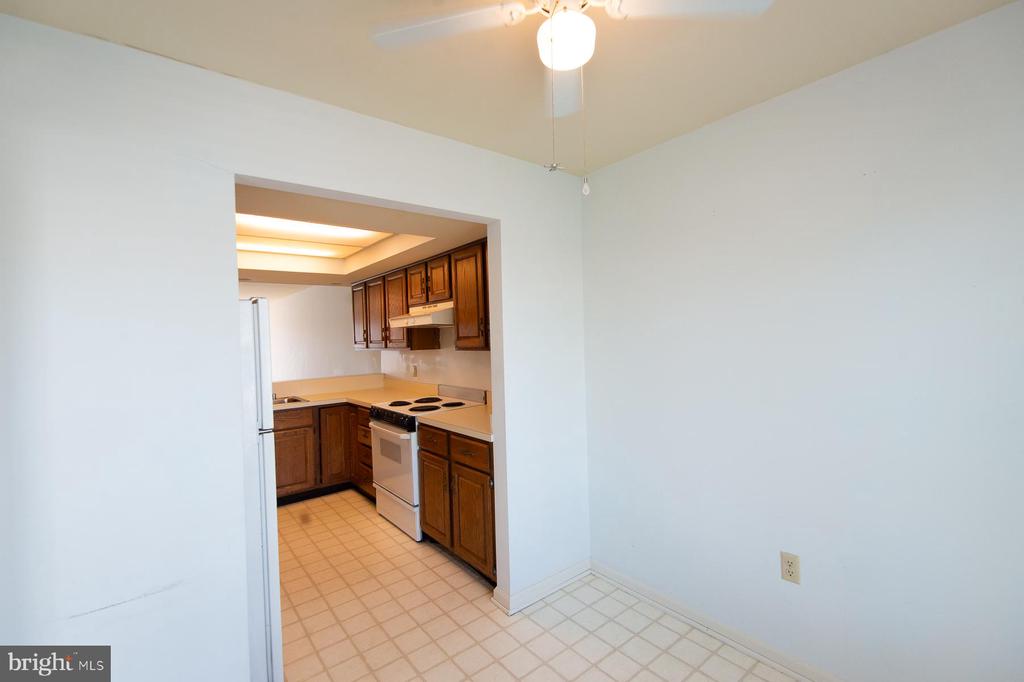204 MARKET SQUARE 12C