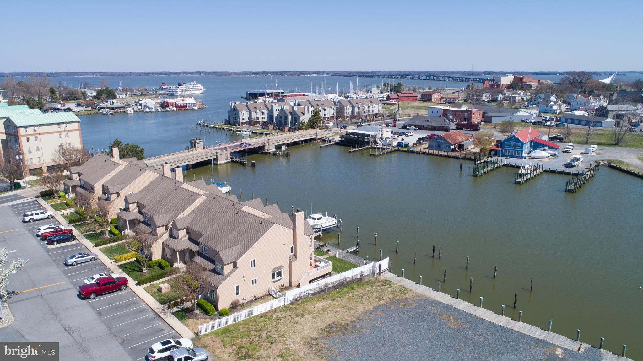 204 MARKET SQUARE 12C