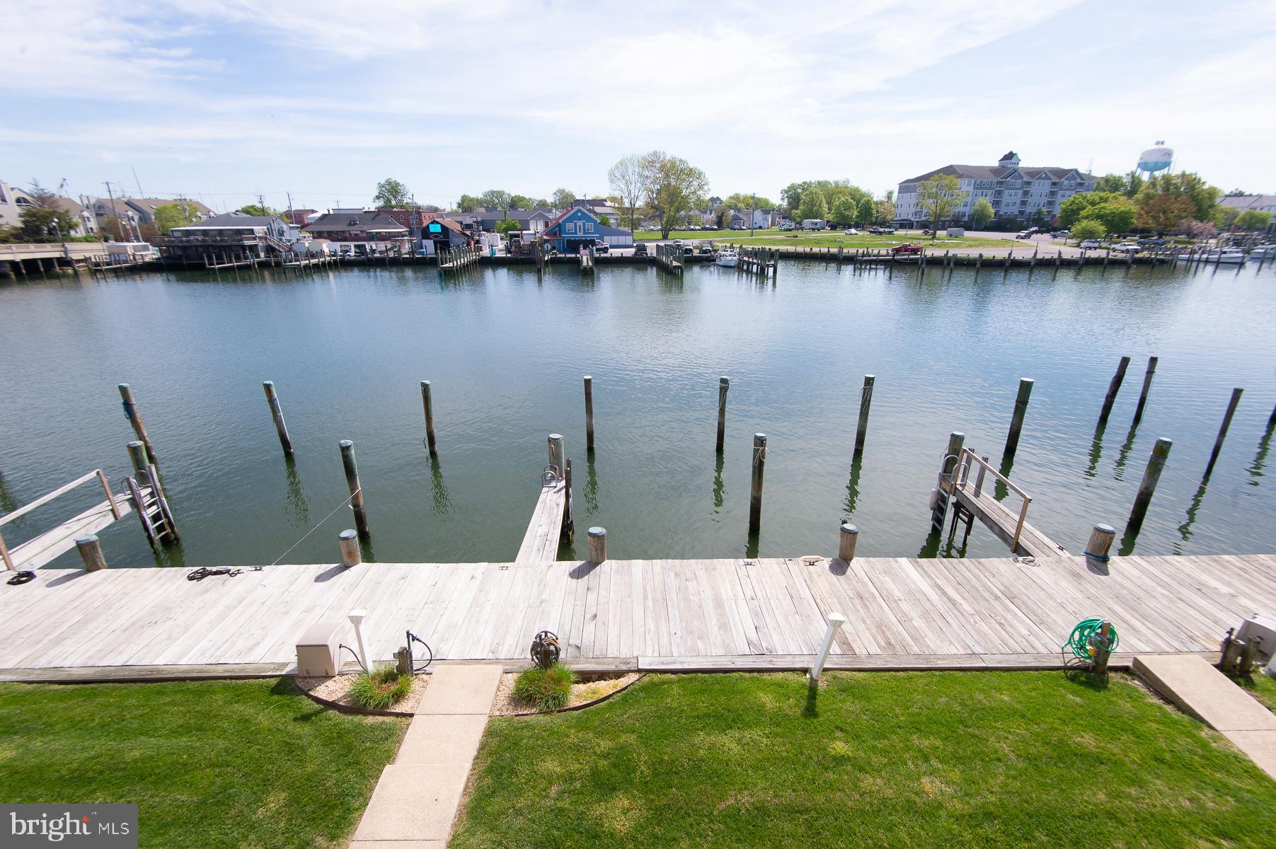 204 MARKET SQUARE 12C