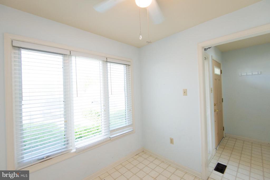 204 MARKET SQUARE 12C