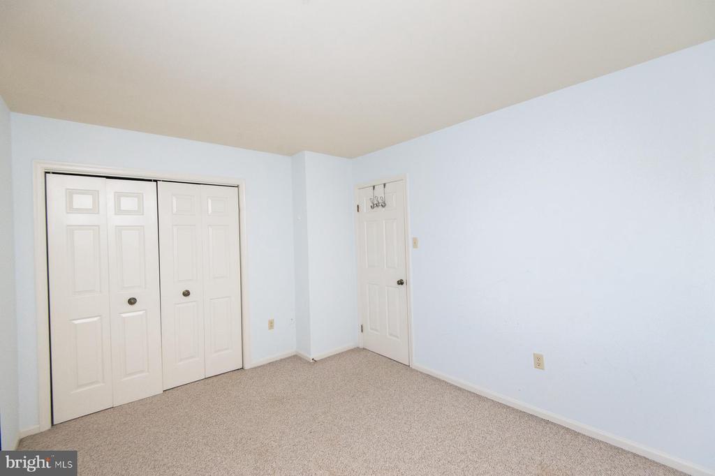 204 MARKET SQUARE 12C