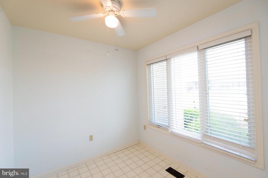 204 MARKET SQUARE 12C