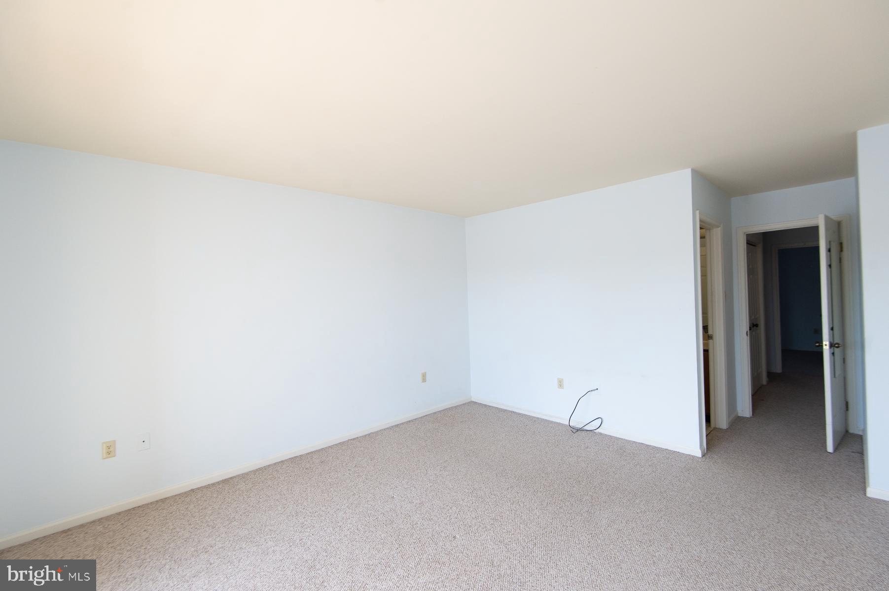 204 MARKET SQUARE 12C