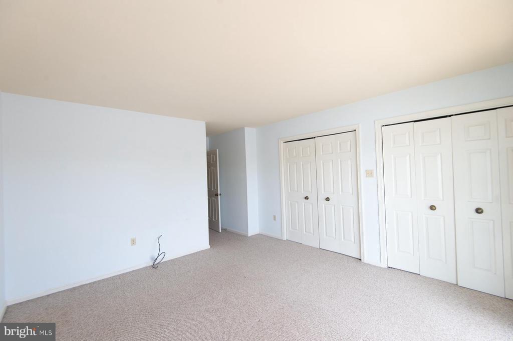 204 MARKET SQUARE 12C