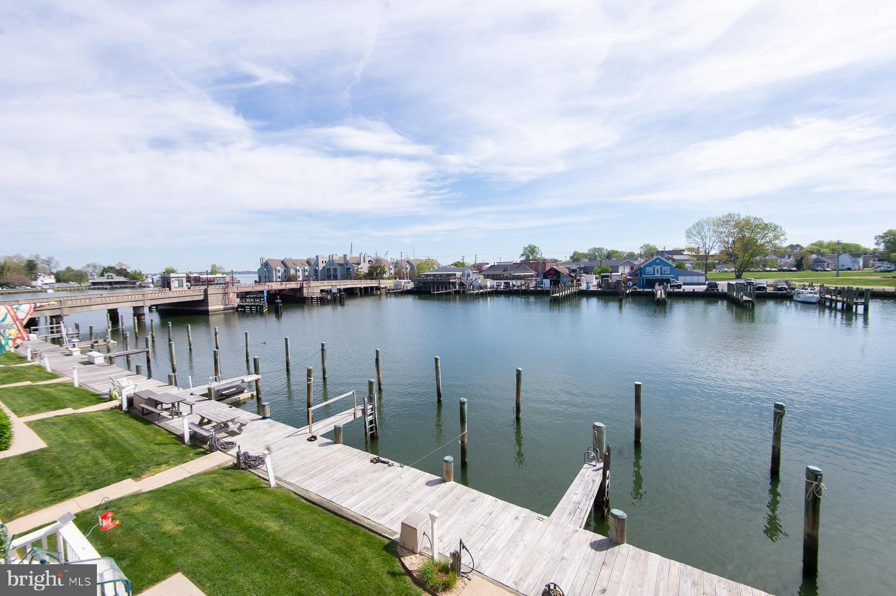 204 MARKET SQUARE 12C