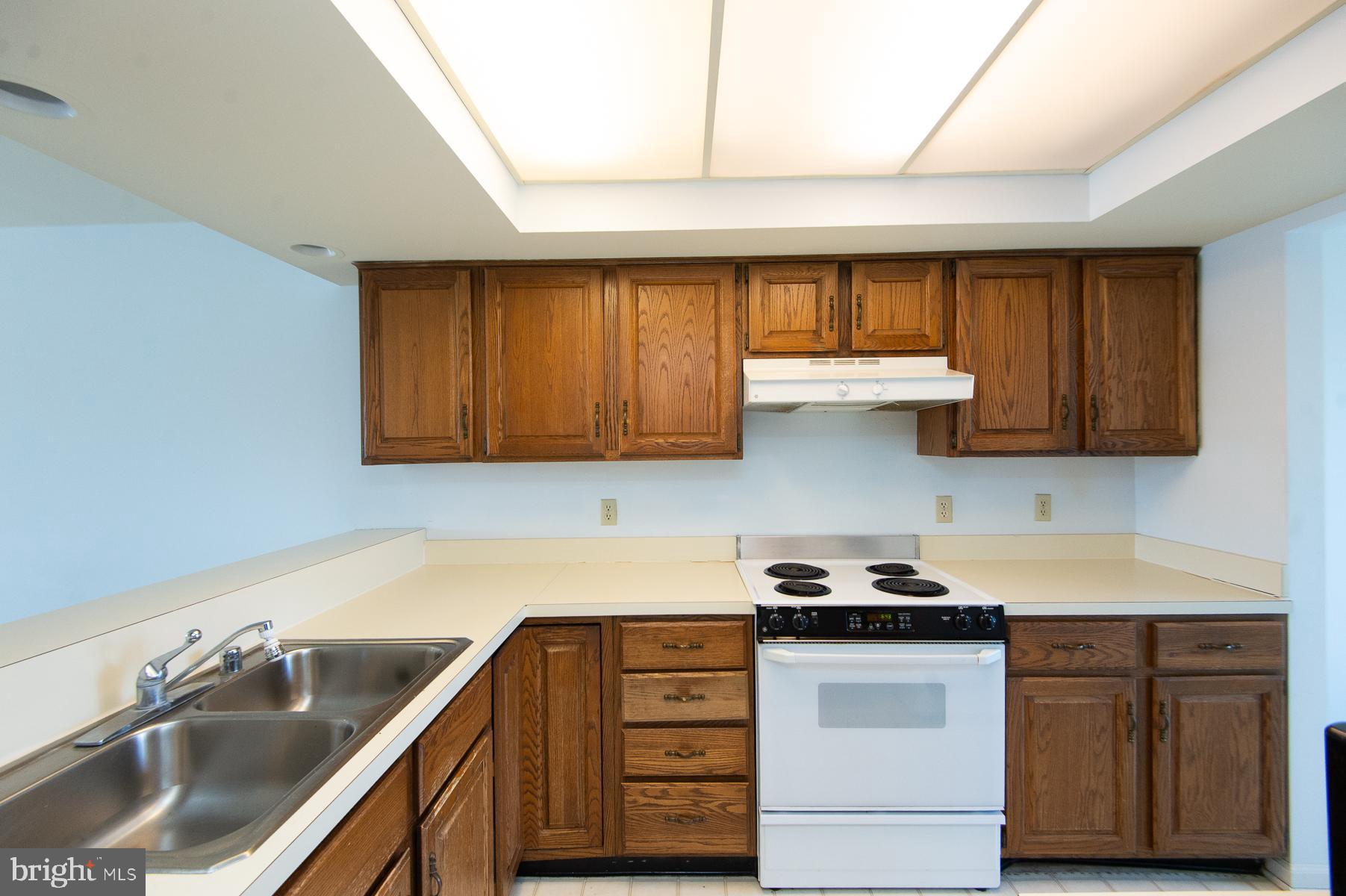 204 MARKET SQUARE 12C