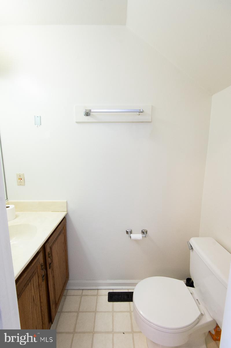 204 MARKET SQUARE 12C