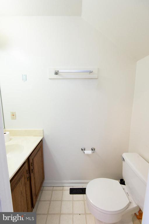 204 MARKET SQUARE 12C