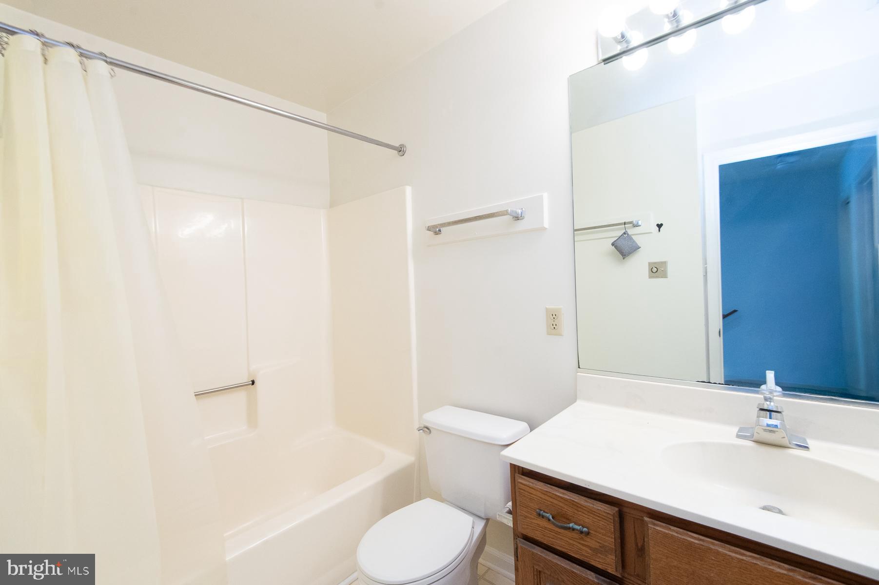 204 MARKET SQUARE 12C