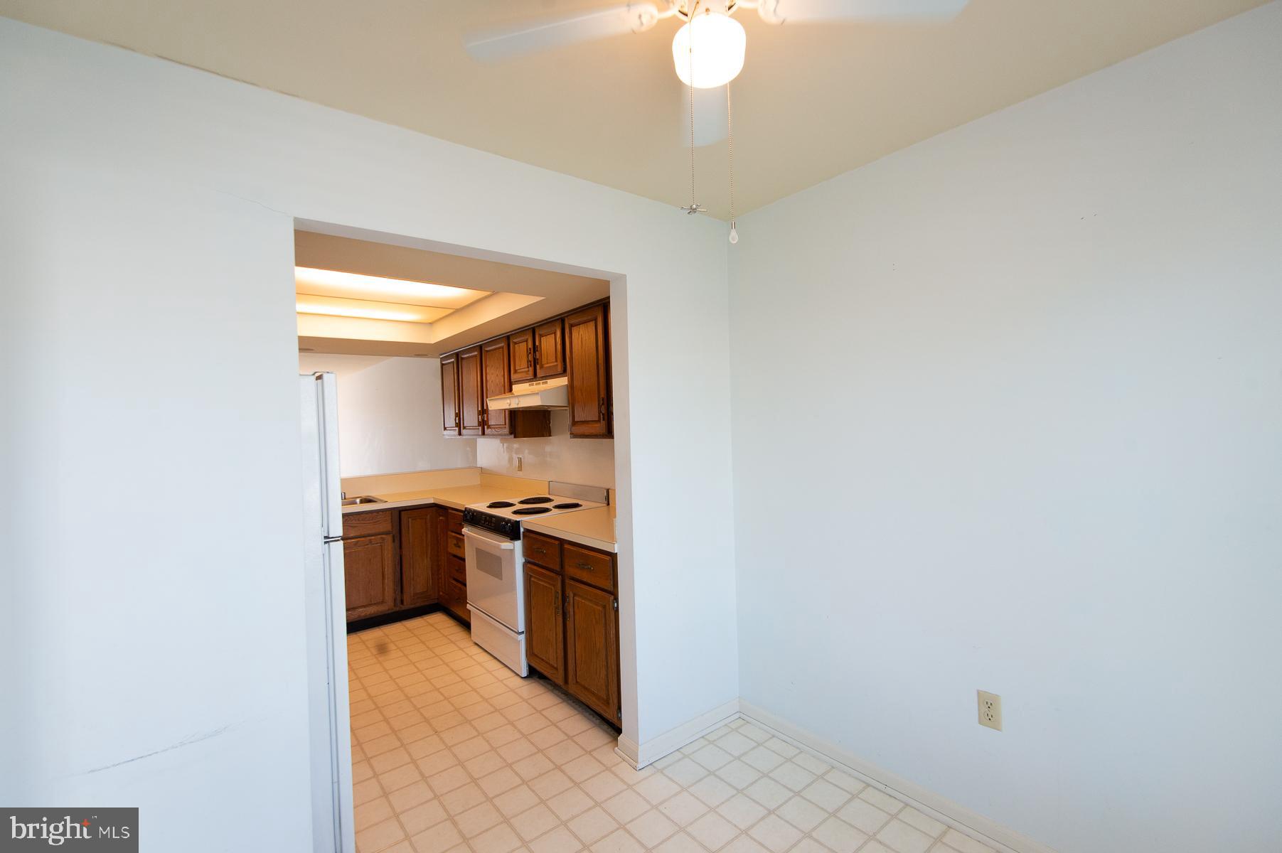 204 MARKET SQUARE 12C