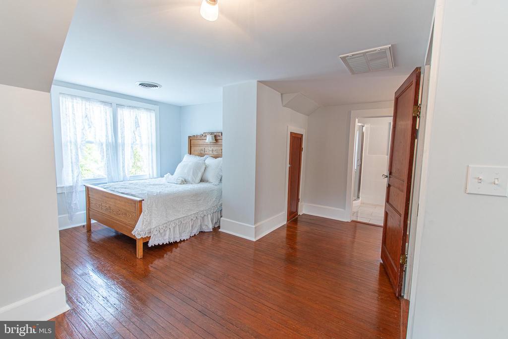 207 CRUSADER ROAD