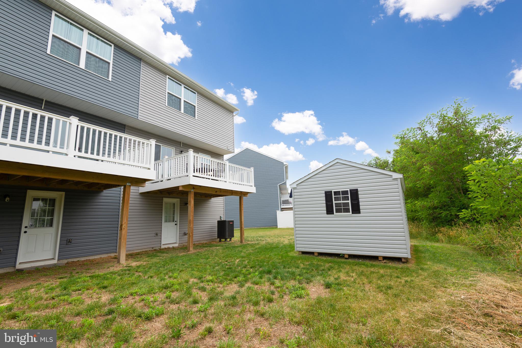 311 YELLOW BILL LN