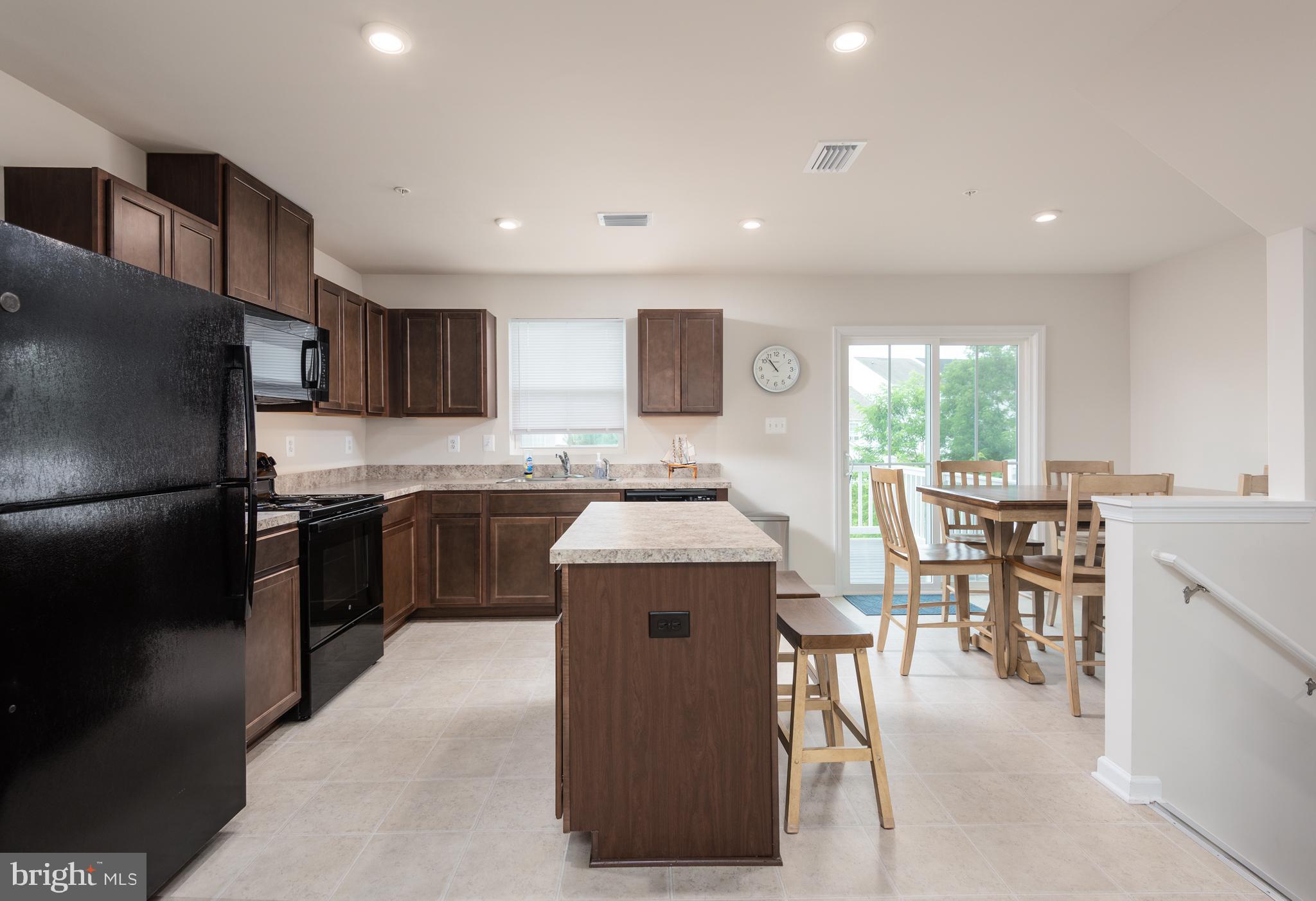 311 YELLOW BILL LN