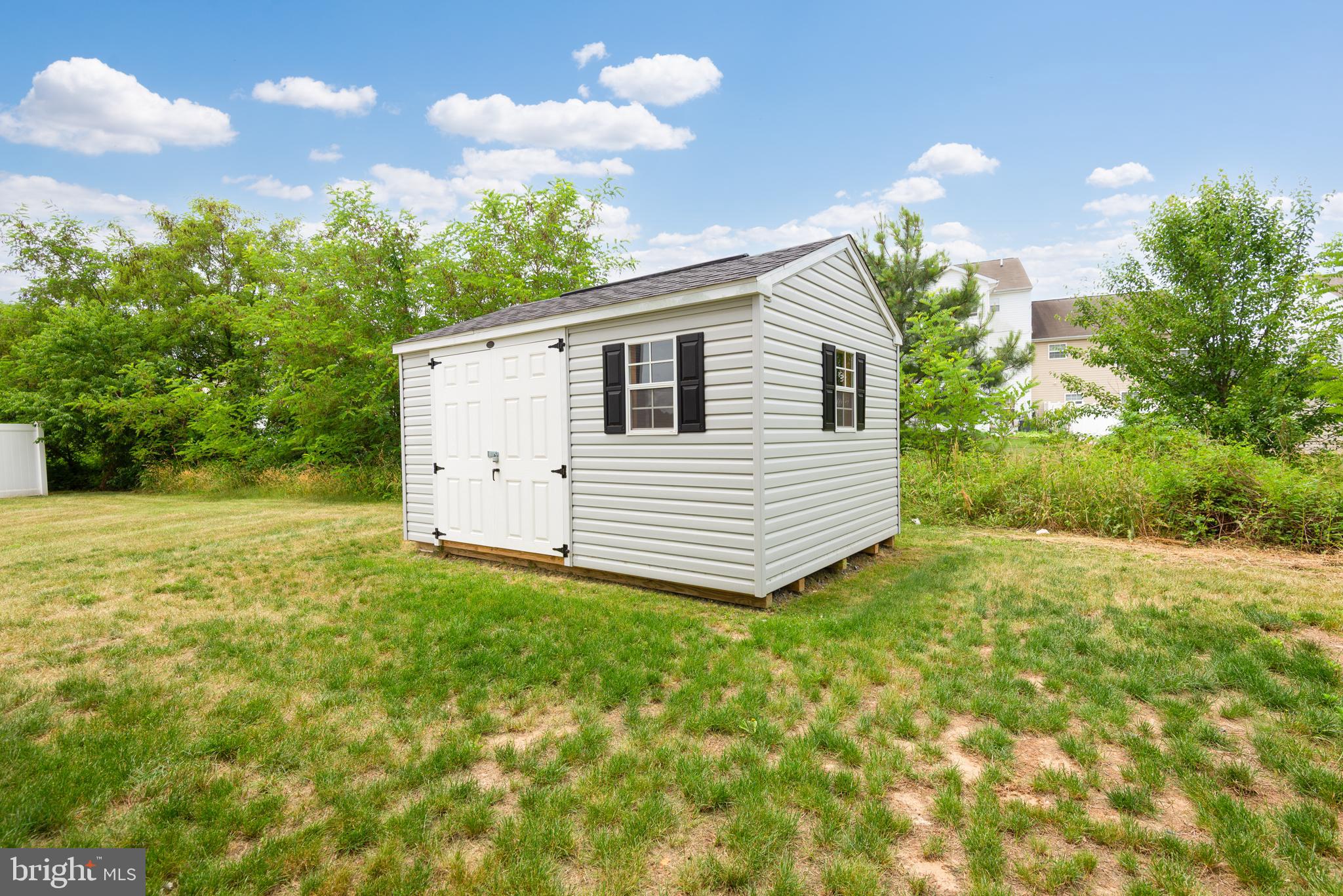 311 YELLOW BILL LN