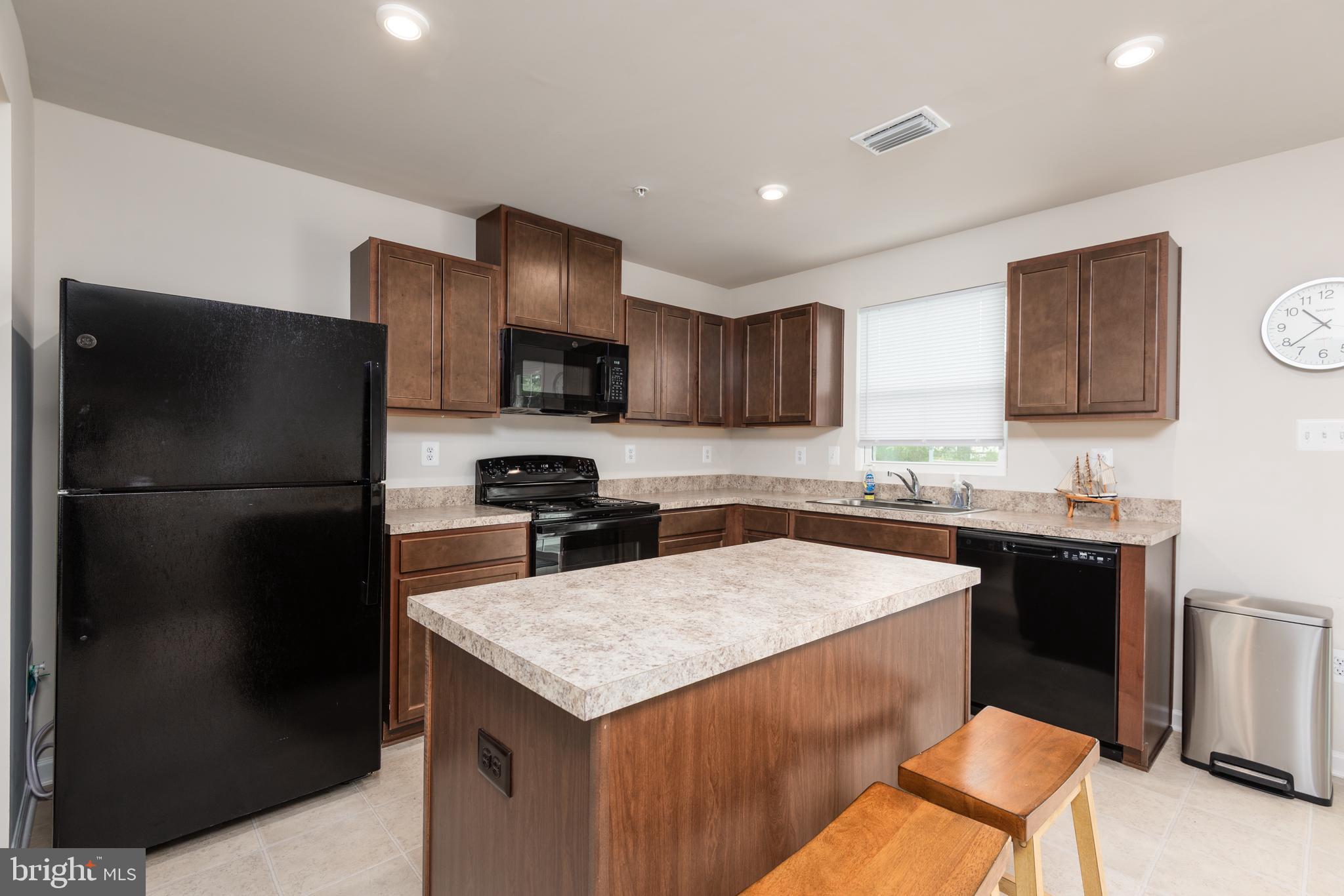 311 YELLOW BILL LN