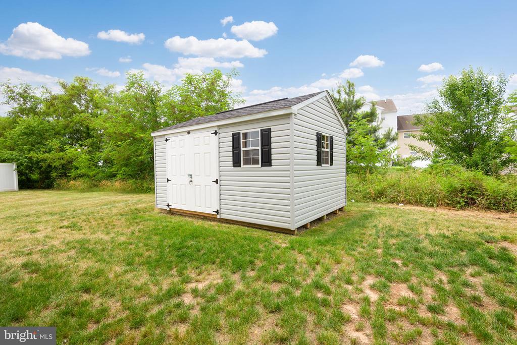 311 YELLOW BILL LN