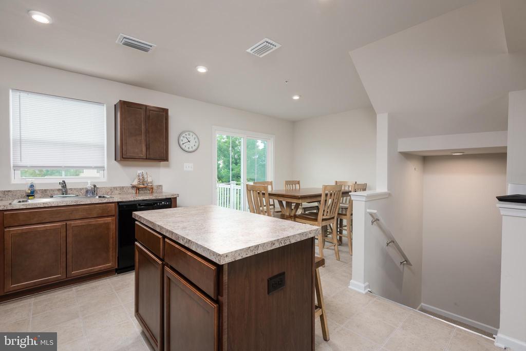 311 YELLOW BILL LN