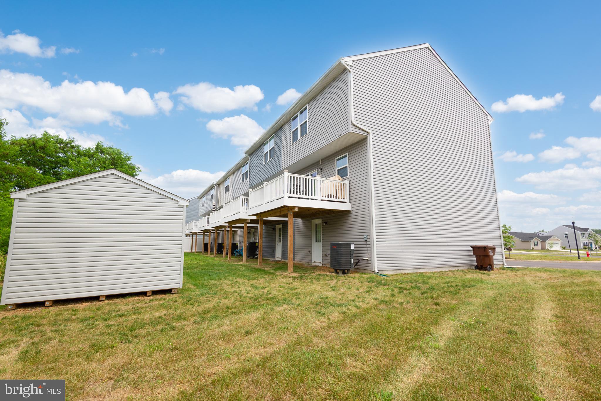 311 YELLOW BILL LN
