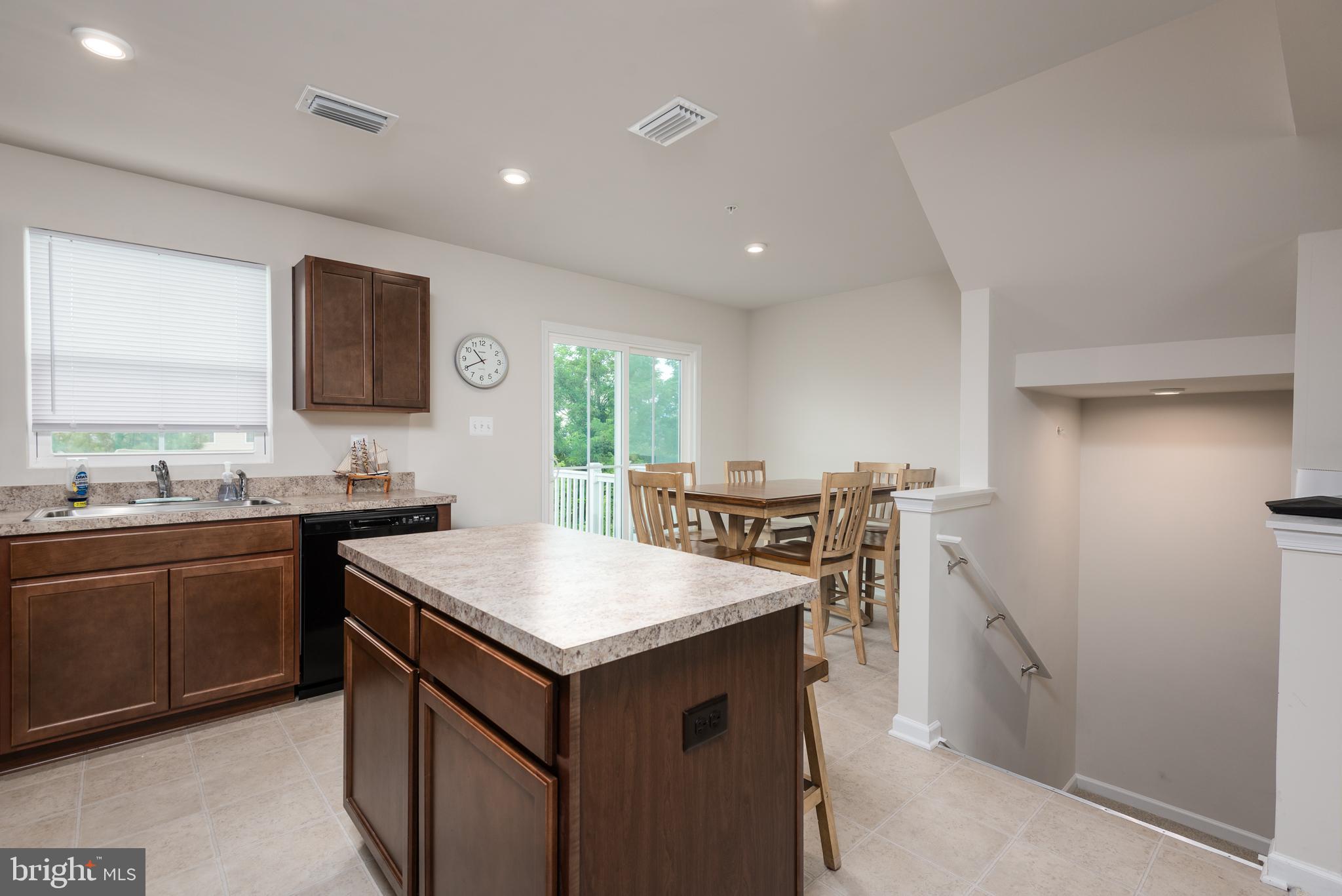 311 YELLOW BILL LN
