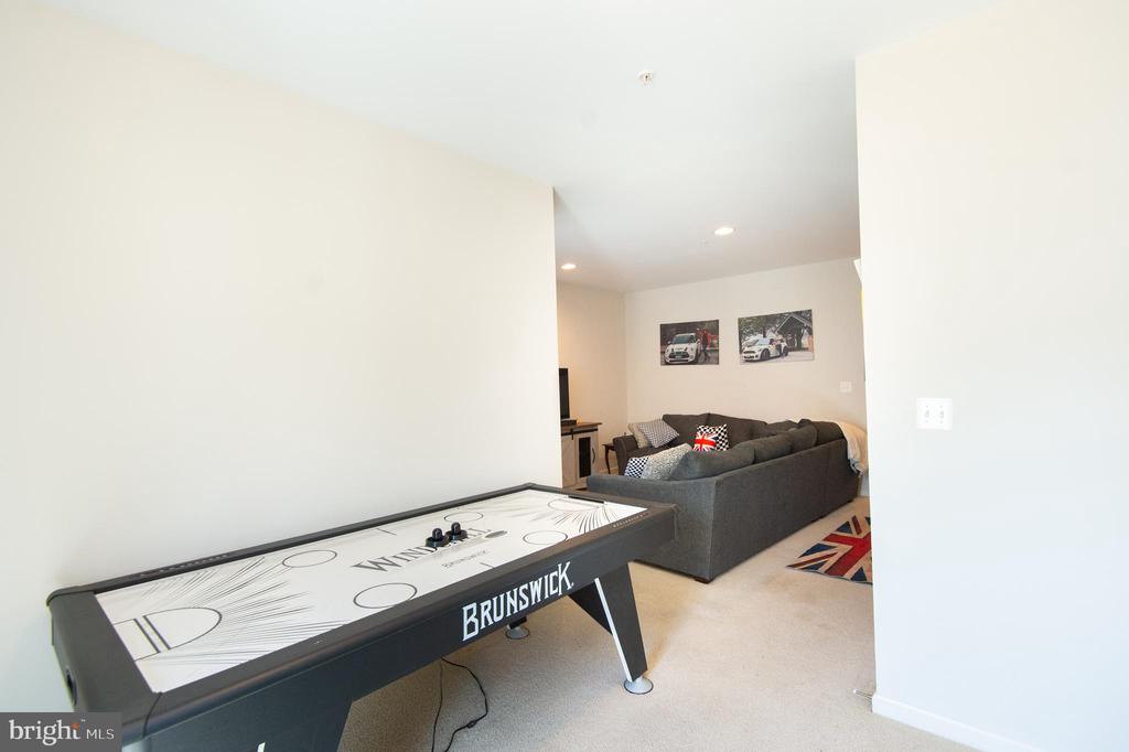 329 SHIPYARD DRIVE Unit: 73