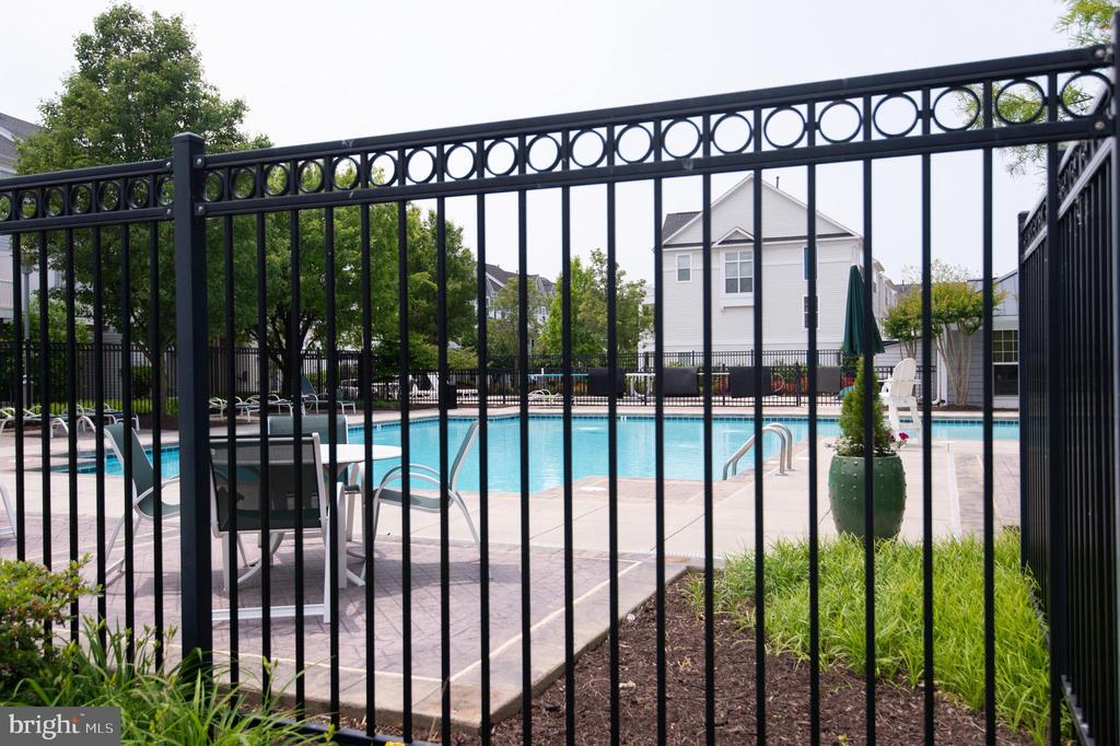 329 SHIPYARD DRIVE Unit: 73