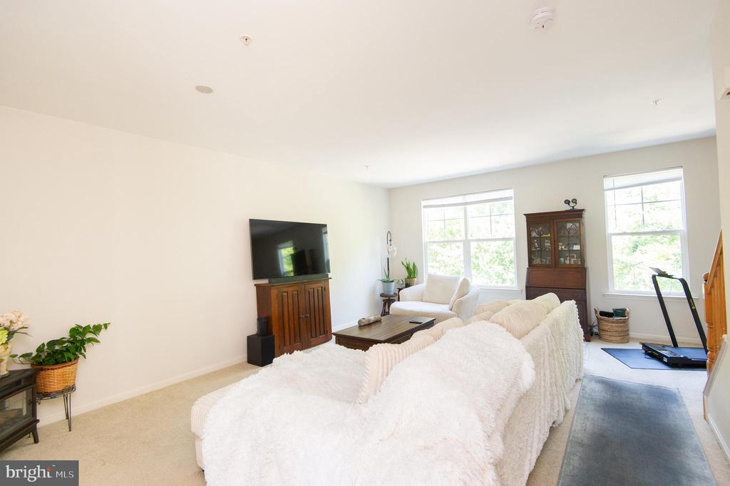 329 SHIPYARD DRIVE Unit: 73