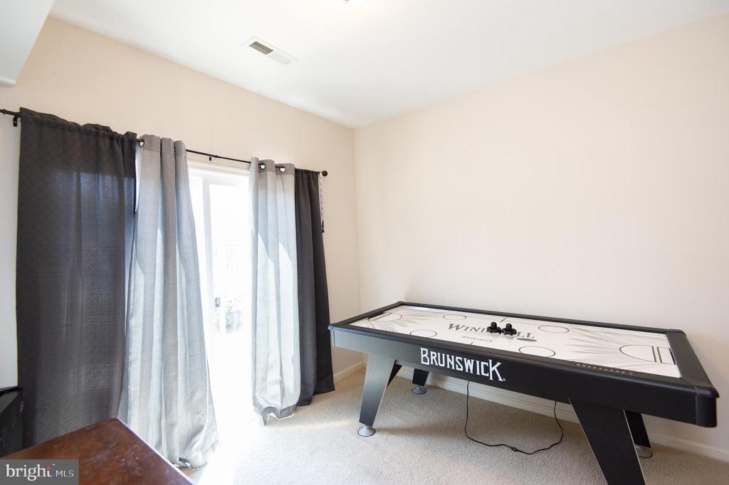 329 SHIPYARD DRIVE Unit: 73