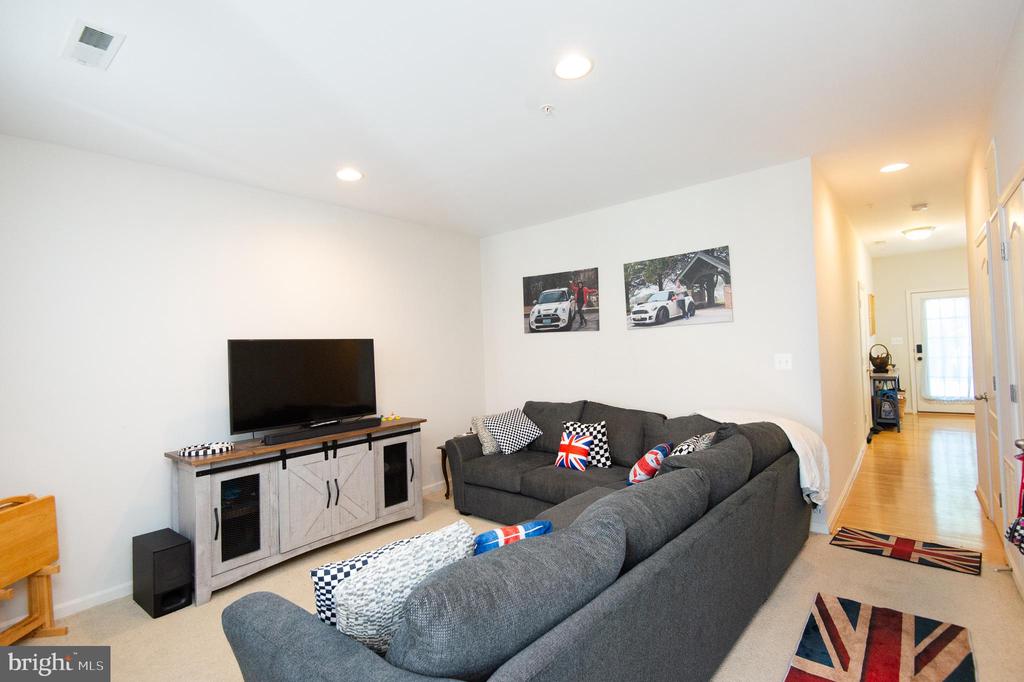 329 SHIPYARD DRIVE Unit: 73