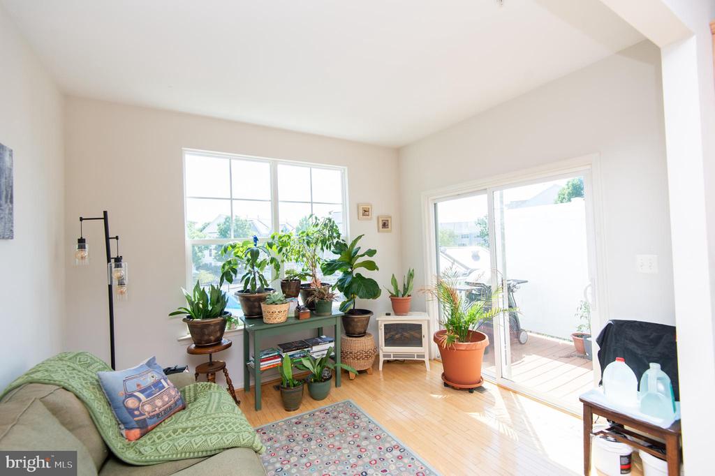 329 SHIPYARD DRIVE Unit: 73