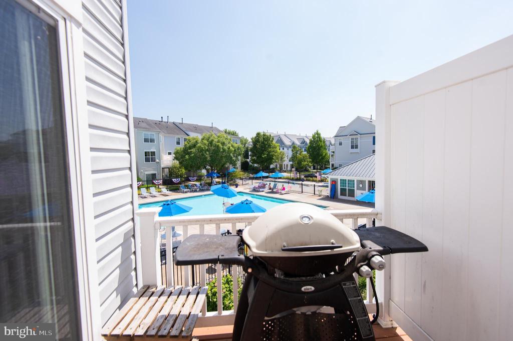 329 SHIPYARD DRIVE Unit: 73