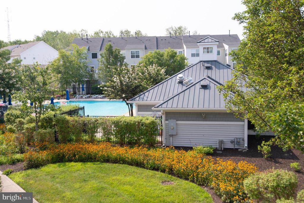 329 SHIPYARD DRIVE Unit: 73