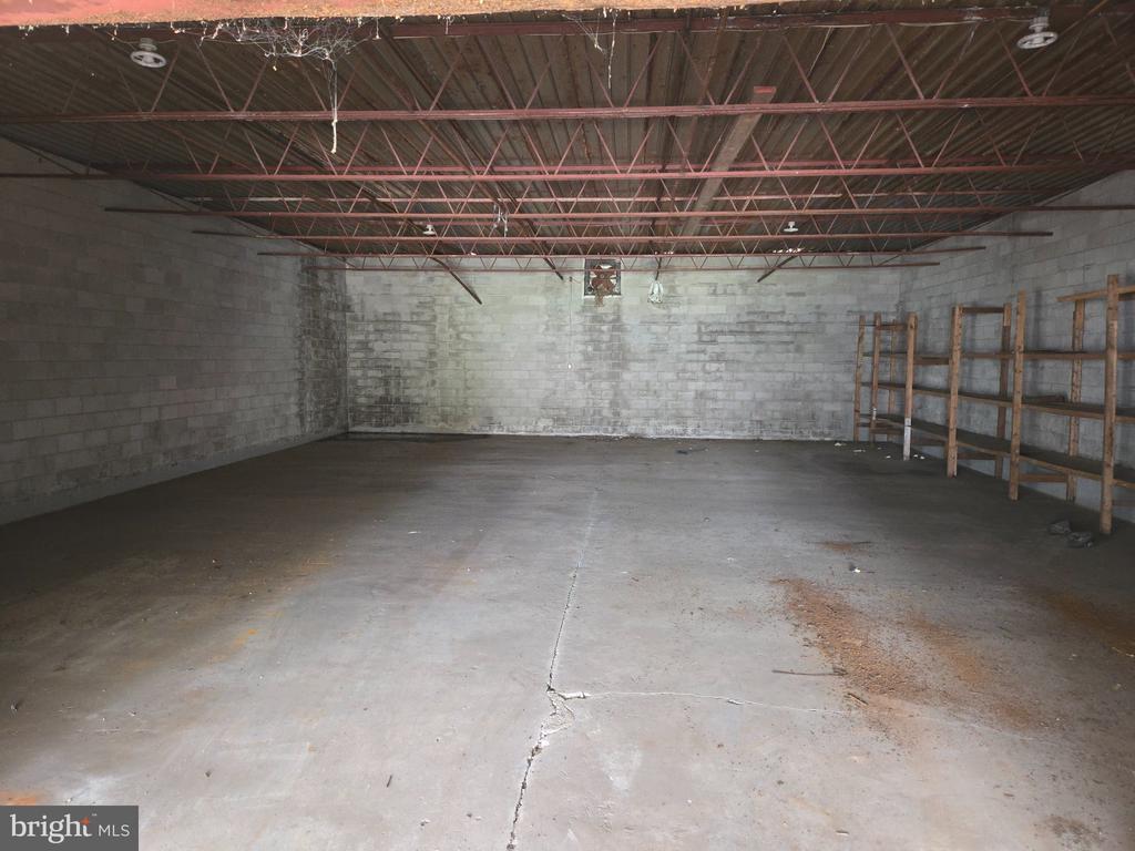 2906 CENTRAL ROAD