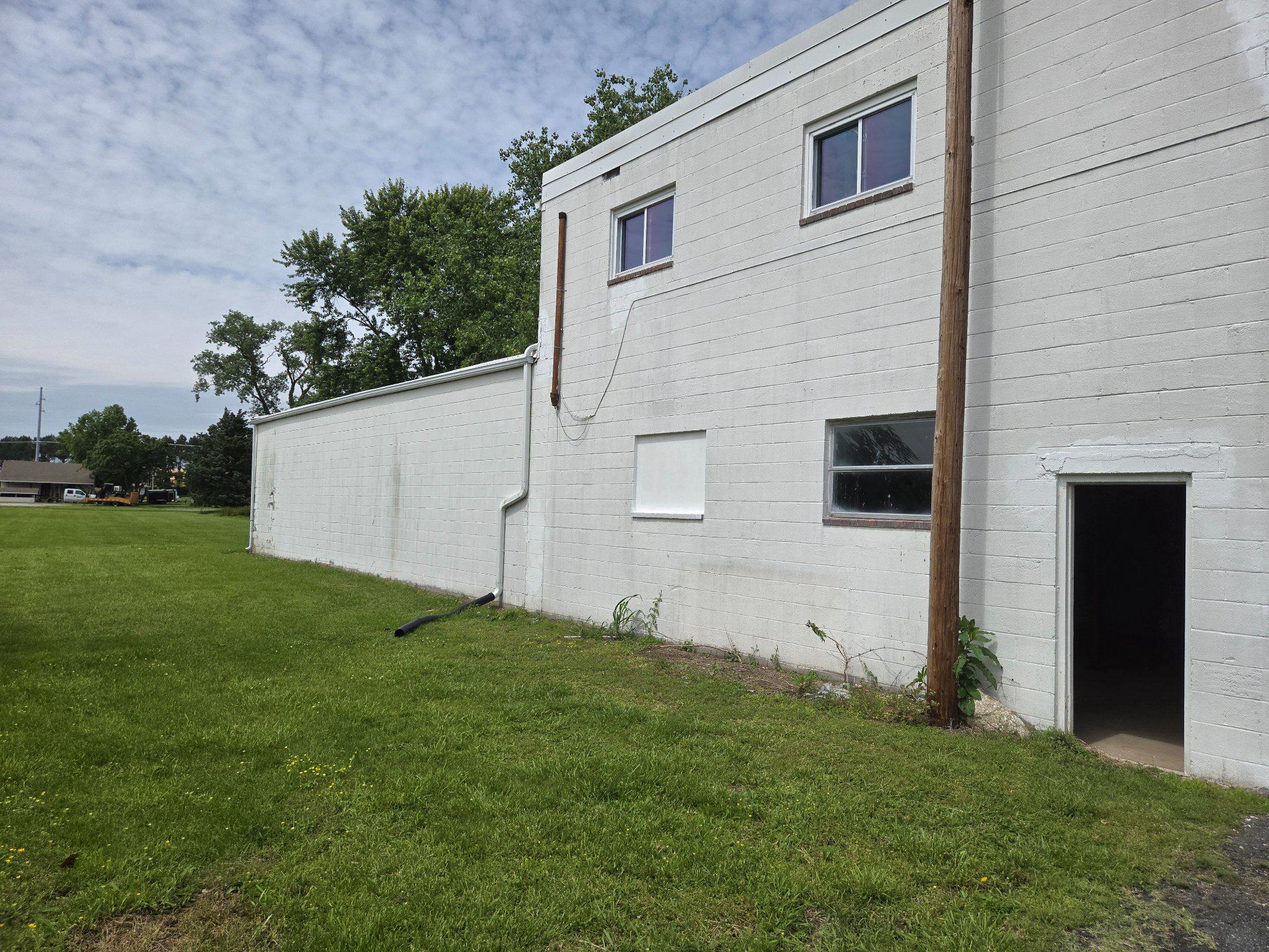 2906 CENTRAL ROAD