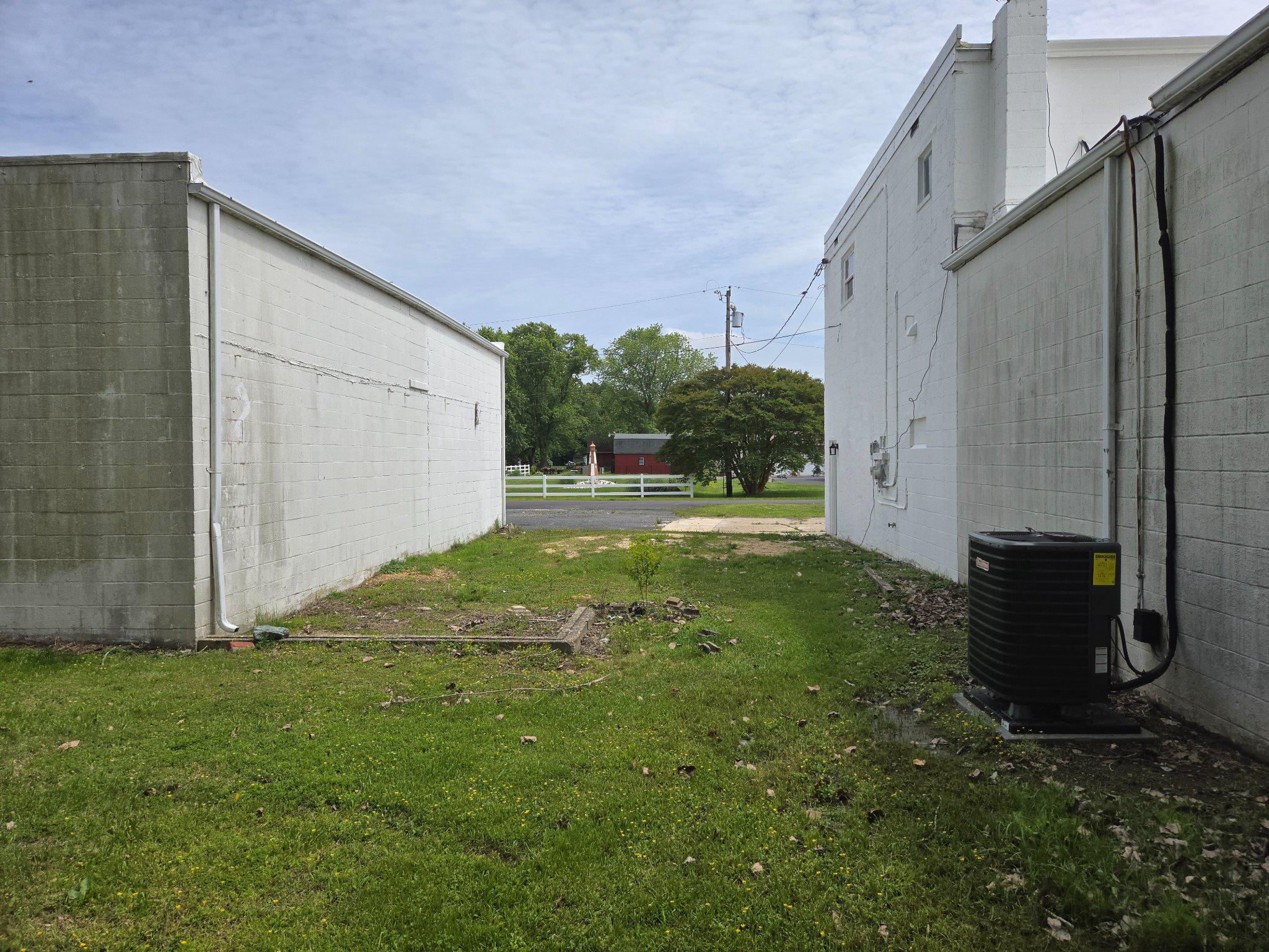 2906 CENTRAL ROAD