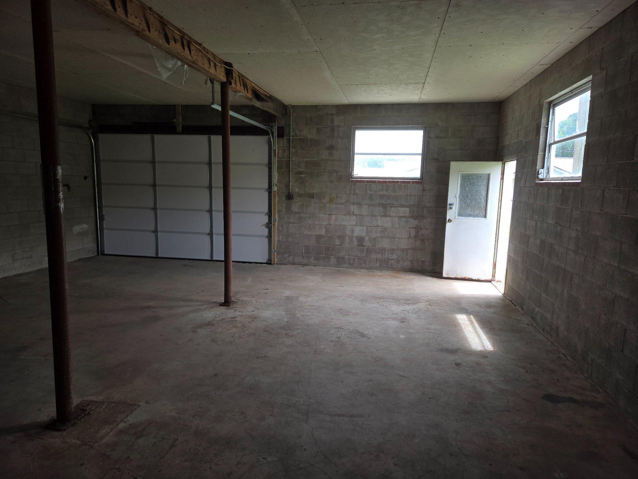 2906 CENTRAL ROAD