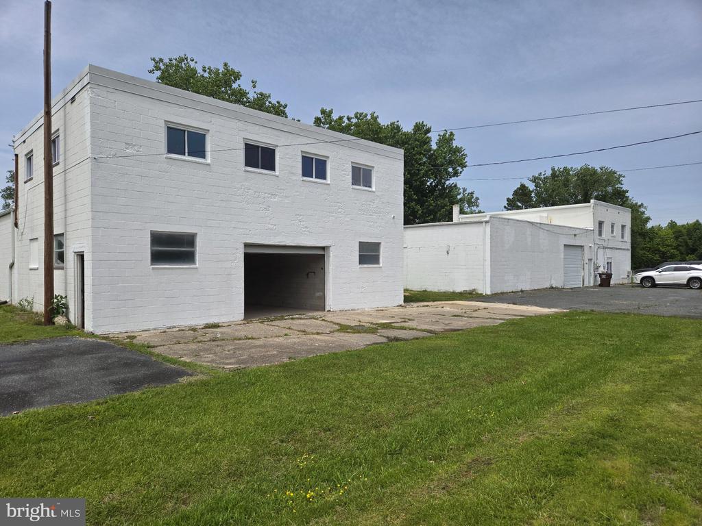 2906 CENTRAL ROAD