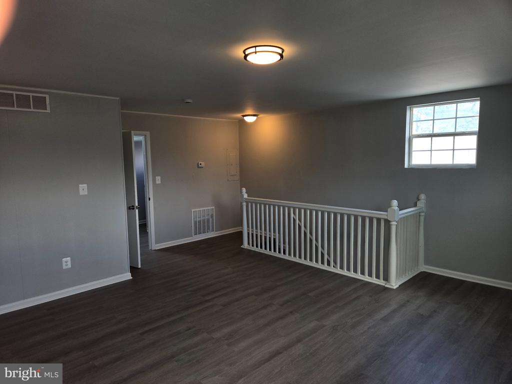 2906 CENTRAL ROAD