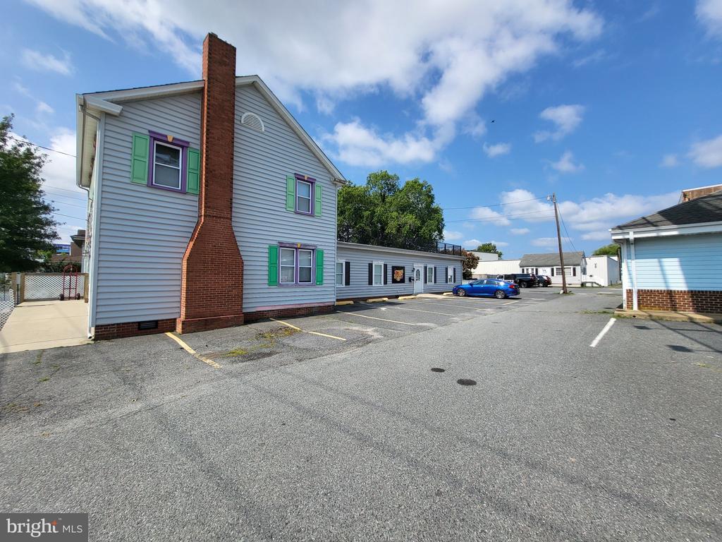 203, 504 , 509 SUNBURST HIGHWAY Unit: 203,504,509
