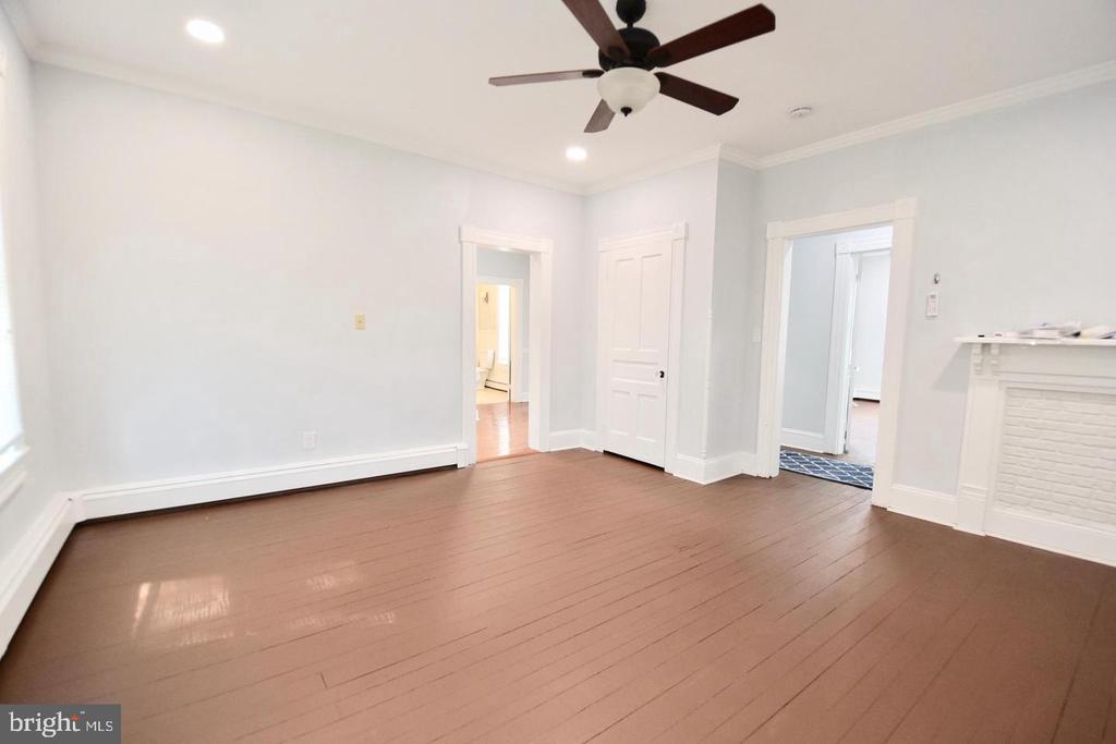 205 OAKLEY STREET Unit: 2