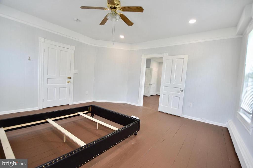 205 OAKLEY STREET Unit: 2