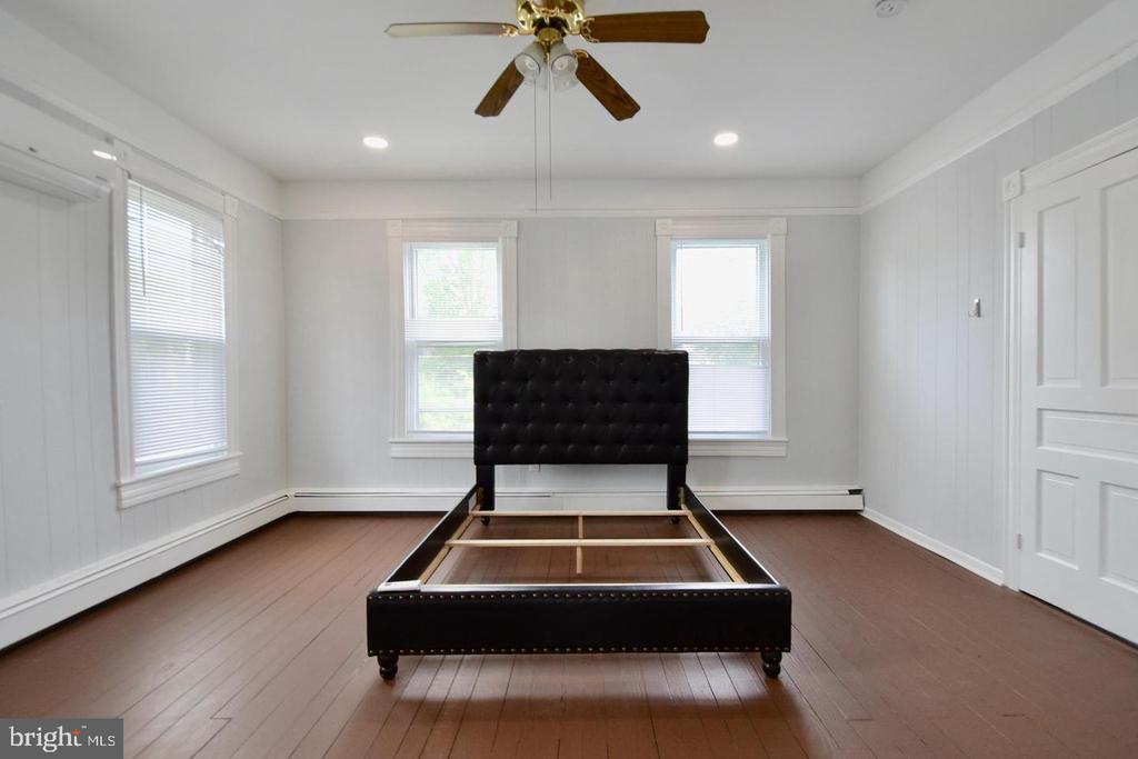 205 OAKLEY STREET Unit: 2