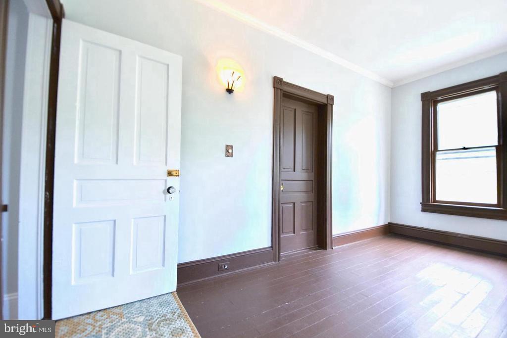 205 OAKLEY STREET Unit: 2
