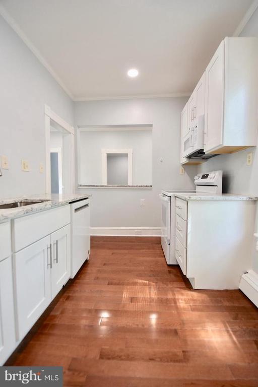 205 OAKLEY STREET Unit: 2