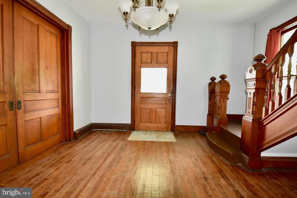 205 OAKLEY STREET Unit: 2