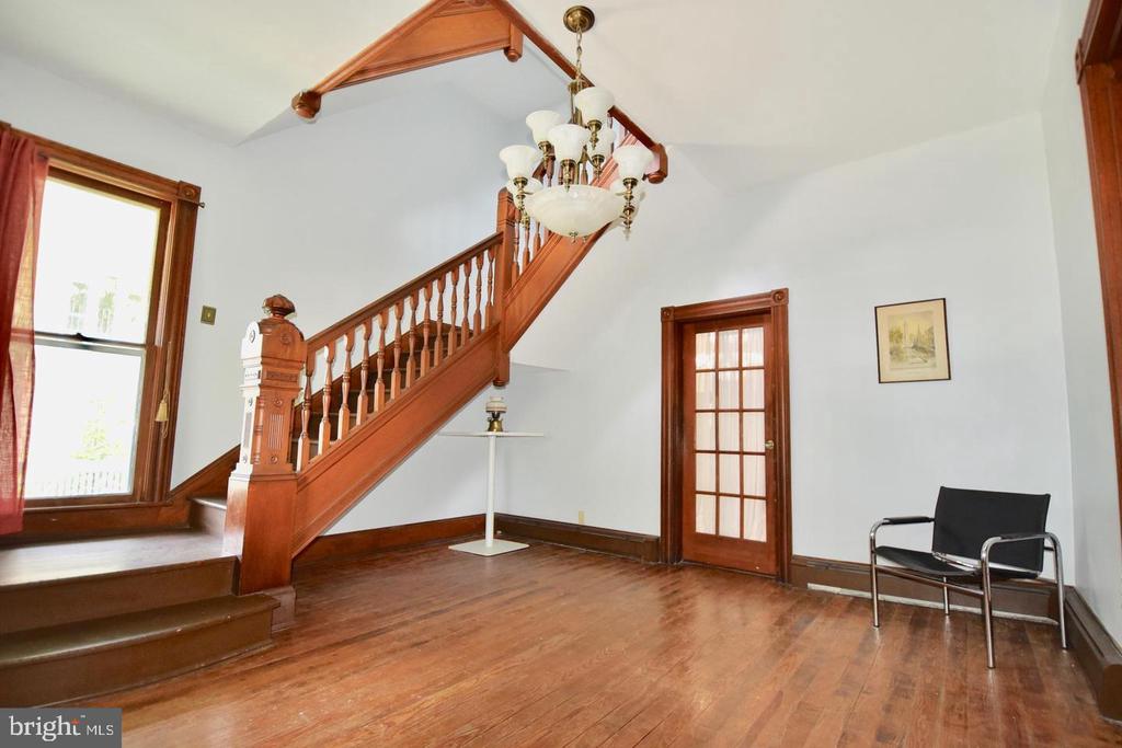 205 OAKLEY STREET Unit: 2