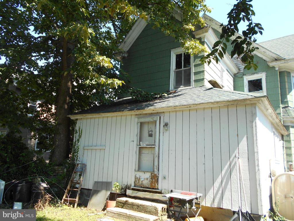1104 LOCUST STREET