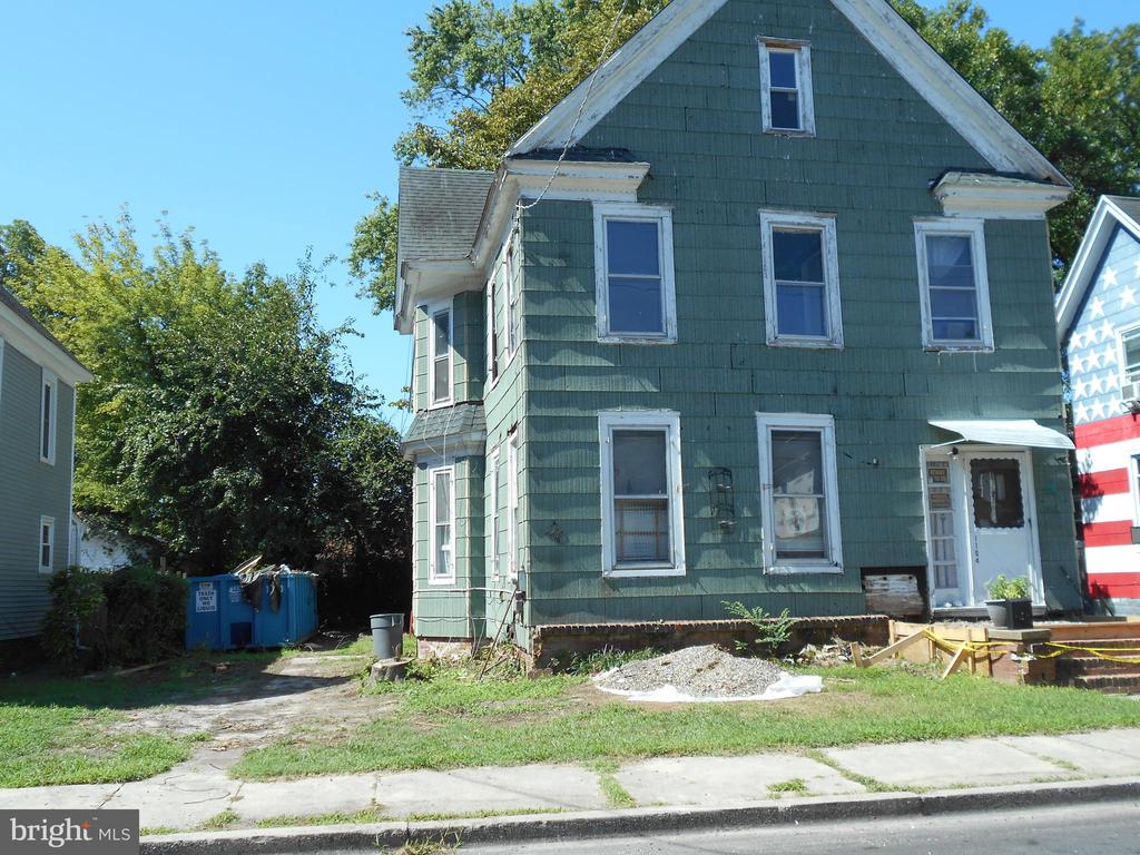 1104 LOCUST STREET