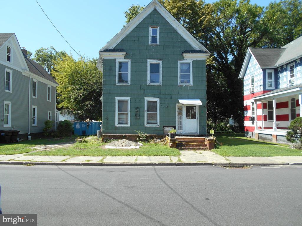 1104 LOCUST STREET