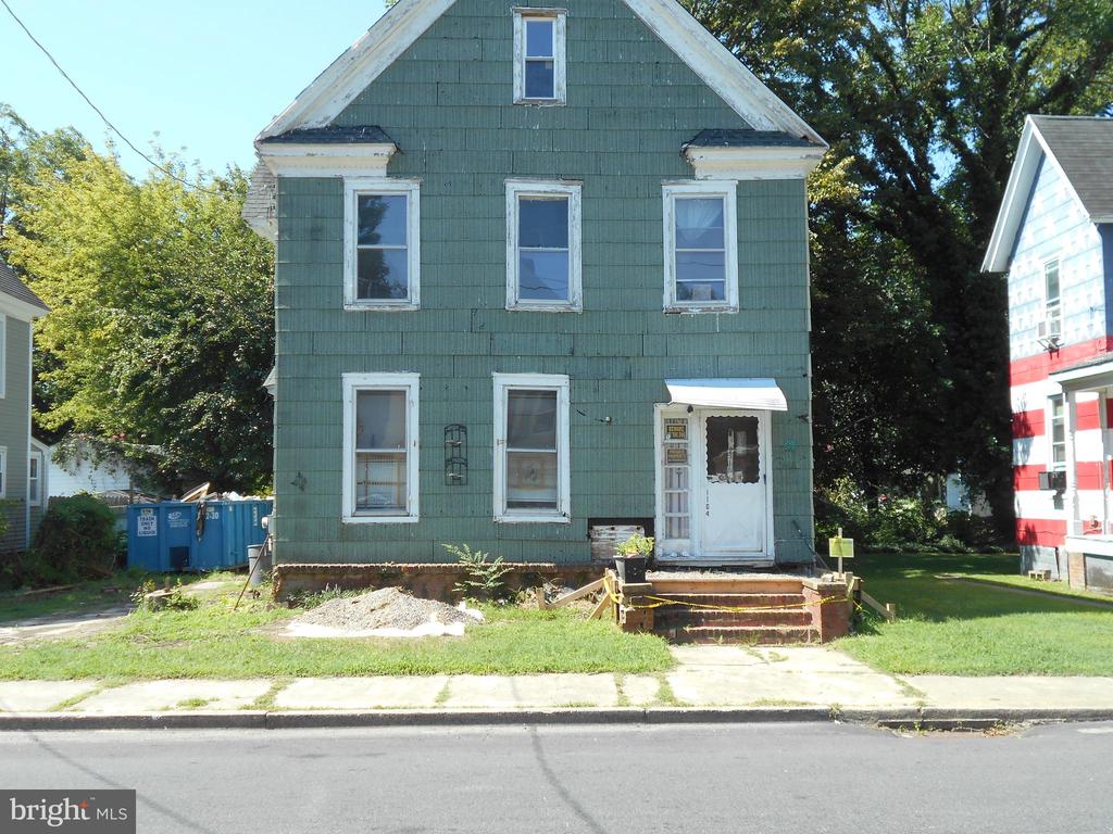 1104 LOCUST STREET