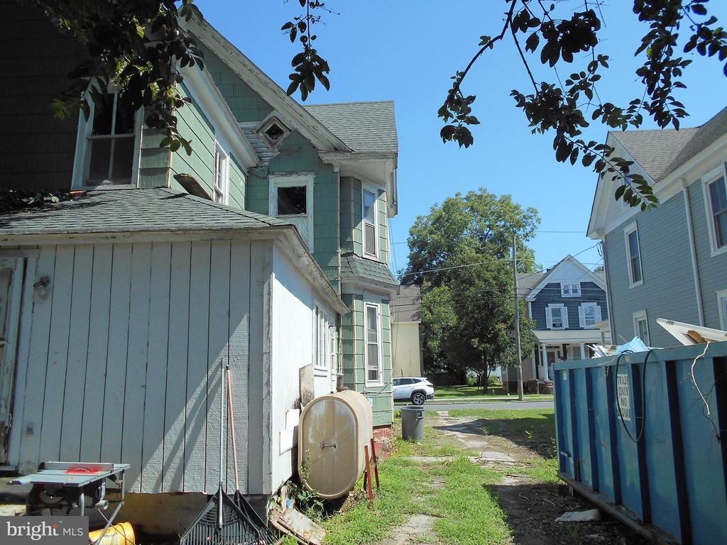 1104 LOCUST STREET